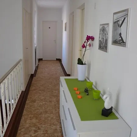 Locarno, Casa Pioda - Nahe Zentrum, Mit Balkon Und Parkplatz לוקרנו